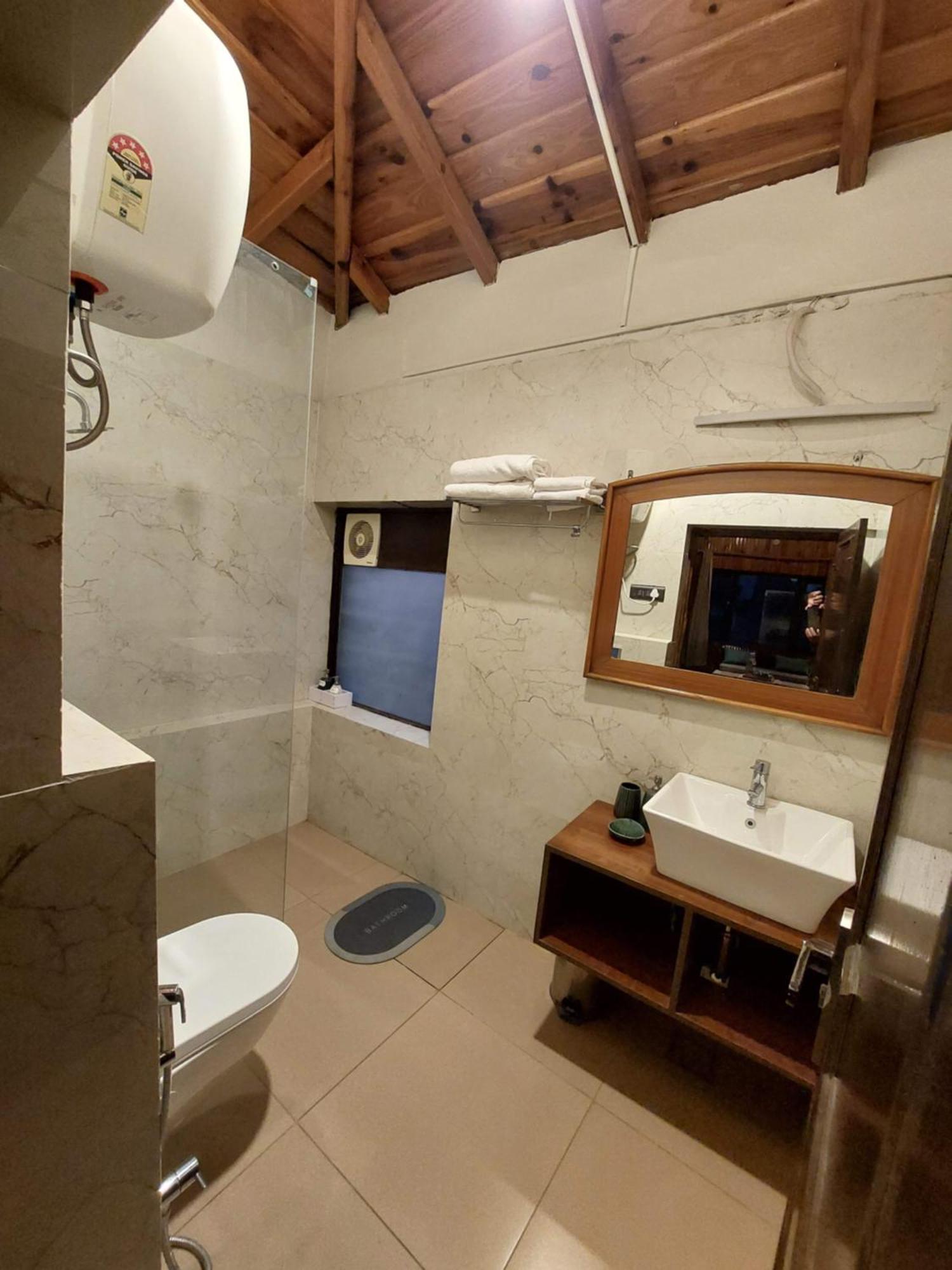 Alinda House Naukuchiatal By The Ghaur Hotel Bhīm Tāl Buitenkant foto